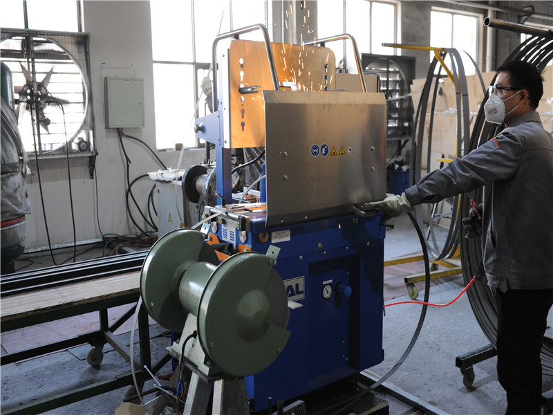 碰到帶鋸床切削時(shí)打齒問題怎么辦？無(wú)錫鋸床生產(chǎn)廠家告訴你如何處理！